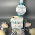 Πασχαλινή Λαμπάδα "Μαγικό Ταξίδι" με Μολυβοθήκη – Ένα Δώρο Γεμάτο Φαντασία! - Image 2