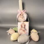 Πασχαλινή Λαμπάδα Ρομαντική Κούκλα με Μολυβοθήκη – Παραμυθένιο Δώρο για Κορίτσια!