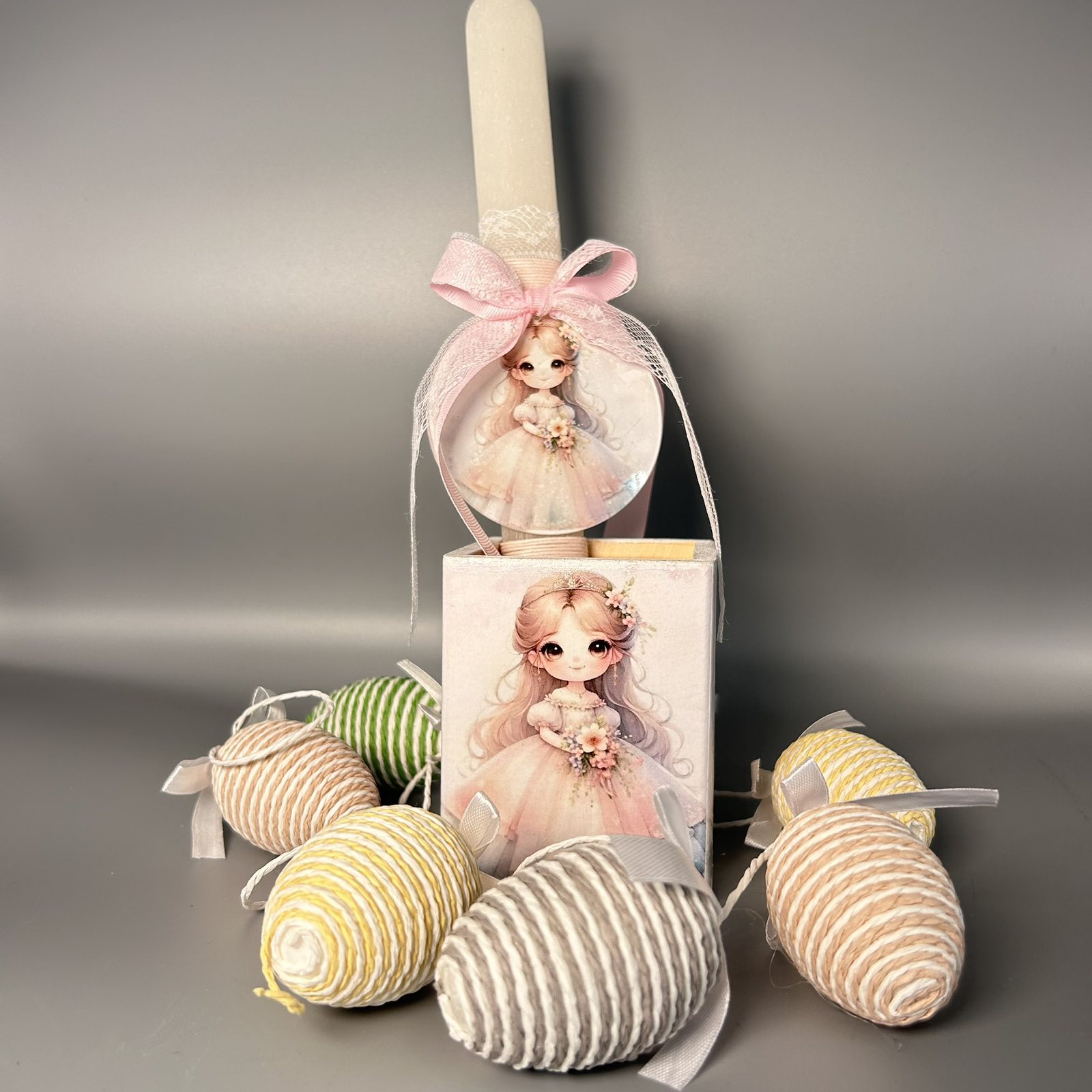 Πασχαλινή Λαμπάδα Ρομαντική Κούκλα με Μολυβοθήκη – Παραμυθένιο Δώρο για Κορίτσια! Πασχαλινή Λαμπάδα Ρομαντική Κούκλα με Μολυβοθήκη – Παραμυθένιο Δώρο για Κορίτσια!