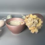 Χειροποίητο Αρωματικό Κερί "Πασχαλινό Αυγό με Κρεμ Λουλούδια" (Διακοσμητικό & Επιλογή Προσθήκης)