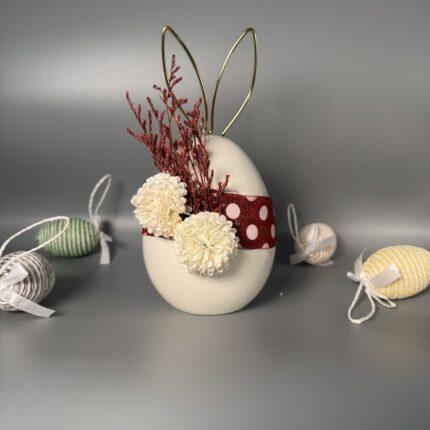 Πασχαλινή Διακόσμηση με Αυγά και Λουλούδια