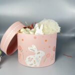 Πασχαλινή Γλυκύτητα σε Gift Box: Χειροποίητο Δώρο με Λαγουδάκι και Λουλούδια - Image 2