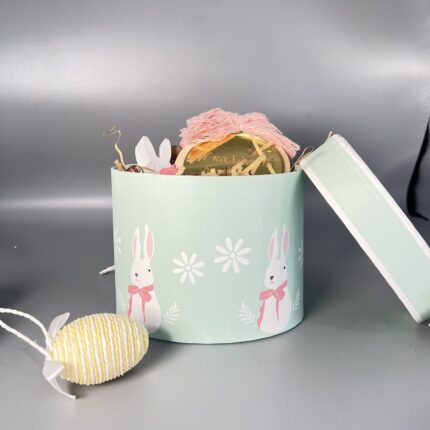 Πασχαλινή Γλυκύτητα σε Gift Box: Χειροποίητο Δώρο με Λαγουδάκι και Λουλούδια