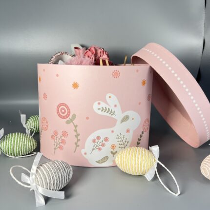 Πασχαλινή Γλυκύτητα σε Gift Box: Χειροποίητο Δώρο με Λαγουδάκι και Λουλούδια