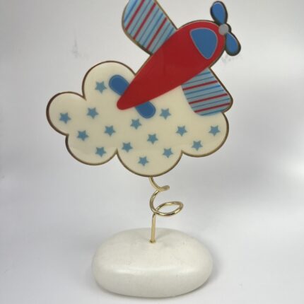 "Πετάει, Πετάει... ο Μικρός Πιλότος": Μια Μπομπονιέρα με Όνειρα και Φαντασία