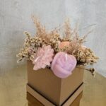 Pink Elegance – Ρομαντική Αρωματική Ανθοδέσμη Κεριών σε Ροζ Αποχρώσεις