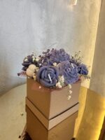 Χειροποίητη Ανθοδέσμη με Αρωματικά Κεριά Σόγιας σε Μωβ Αποχρώσεις