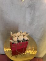 Romantic Bloom σε κόκκινο τσαντάκι– Αρωματική Ανθοδέσμη από Κερί Σόγιας - Image 3