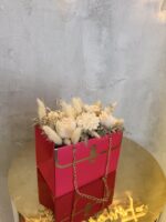 Romantic Bloom σε κόκκινο τσαντάκι– Αρωματική Ανθοδέσμη από Κερί Σόγιας