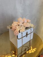 "Vanilla Rose Bag": Ονειρεμένη Αρωματική Ανθοδέσμη από Κερί Σόγιας σε Λευκή Τσαντούλα