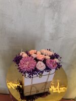 Purple Garden Beige – Ξεχωριστή Ανθοσύνθεση με αρωματικά κεριά