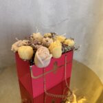 Αρωματική Ανθοδέσμη yellow and beige σε Κόκκινο Κουτί – Χειροποίητη Σύνθεση