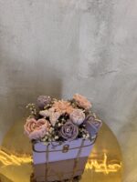 "Lilac Butterfly Bag": Μαγική Μοσχομυρωδάτη Ανθοδέσμη από Κερί Σόγιας σε Παστέλ Μωβ Τσαντούλα - Image 3