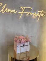 Blush Romance Bag": Ρομαντική Μοσχομυρωδάτη Ανθοδέσμη από Κερί Σόγιας σε Σικ Τσαντούλα - Image 2