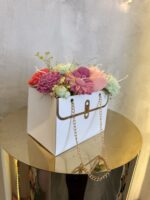 "Rainbow Chic Box": Πολύχρωμη Αρωματική Ανθοδέσμη σε Τσάντα-Κουτί από Κερί Σόγιας! - Image 2
