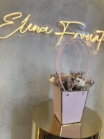 Blush & Taupe Bag": Αρωματική Ανθοδέσμη από Κερί Σόγιας σε Ροζ Τσάντα με Ψηλά Χερούλια - Image 2