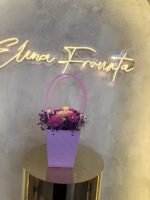 Πολυτελής Σύνθεση Χειροποίητων Αρωματικών Κεριών Σόγιας σε Λιλά Τσάντα Δώρου - Image 2