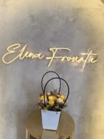Lemon & White Bag": Ηλιόλουστη & Μοσχομυρωδάτη Ανθοδέσμη από Κερί Σόγιας σε Λευκή Τσάντα με Ψηλά Χερούλια - Image 3