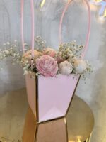 «Romantic Heart» – Χειροποίητη Σύνθεση Αρωματικών Κεριών σε Ροζ Τσάντα Δώρου με Κεντρική Καρδιά - Image 4