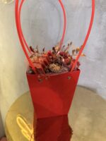 «Christmas Magic» – Χριστουγεννιάτικη Σύνθεση Αρωματικών Κεριών σε Κόκκινη Τσάντα Δώρου