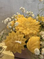 Μπουκέτο «Κίτρινη Φλόγα» – Χειροποίητη Αρωματική Σύνθεση από Κερί Σόγιας σε Κουτί Kraft - Image 2